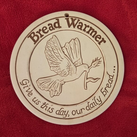 VTG Clay Bread Warmer Signed Lyn Ulick 1989 Give Us This Day, Our Daily Bread - Picture 1 of 5